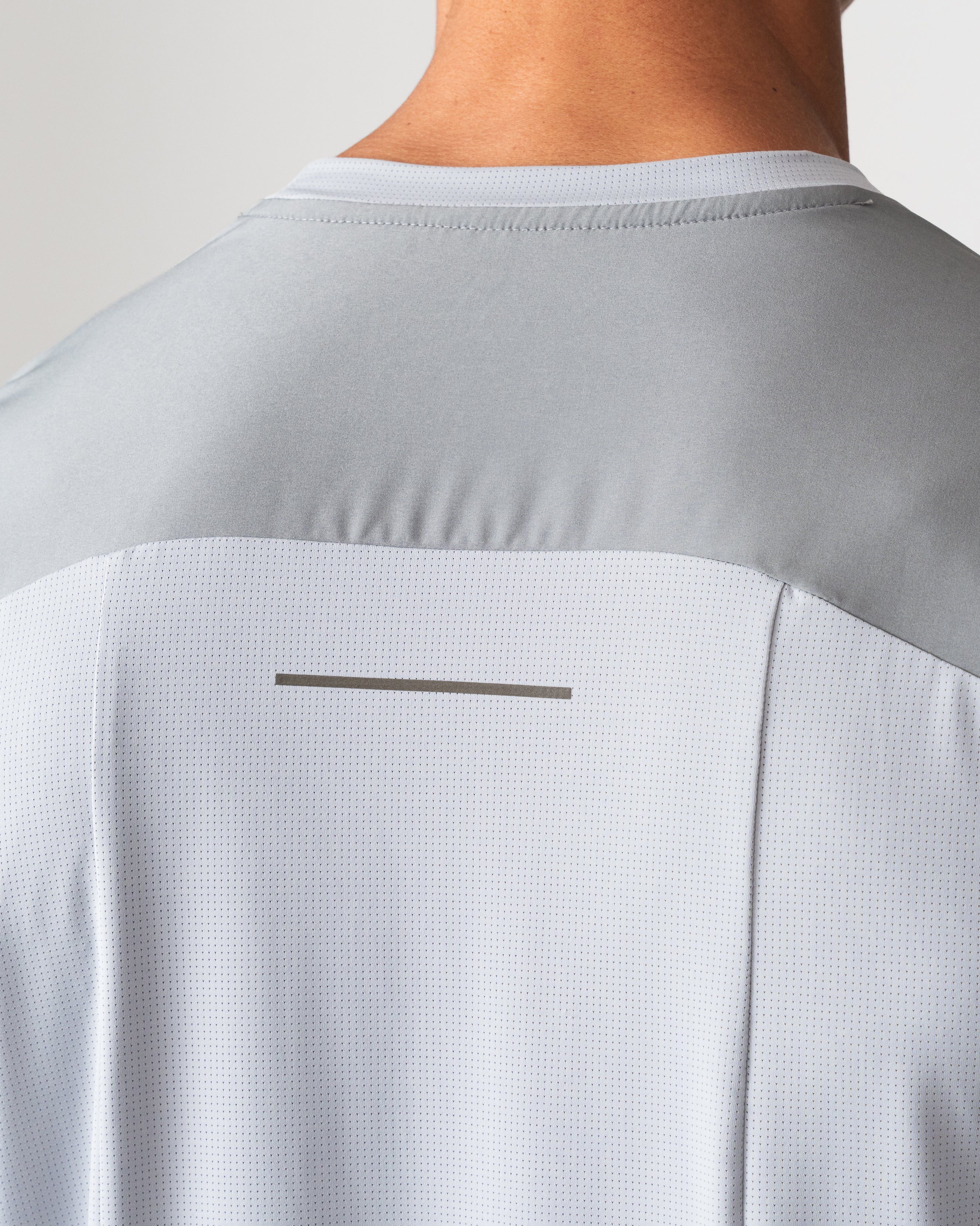 SRG T-Shirt in grey, close-up of back yoke and reflective detail